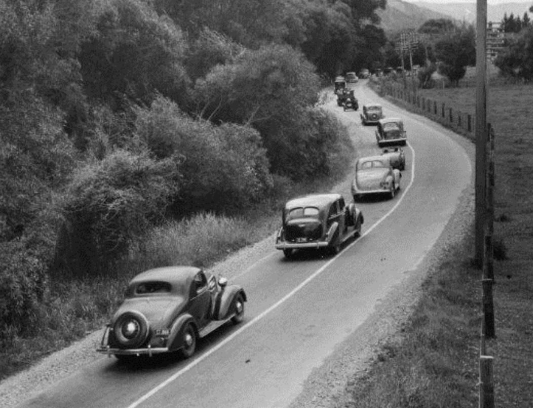 Name:  1939. Going to a horse  race meeting.jpg
Views: 1476
Size:  123.2 KB