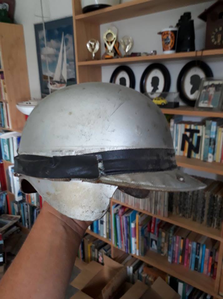 Name:  Howden Ganley Helmet - Steve Sharp.jpg
Views: 1179
Size:  61.5 KB