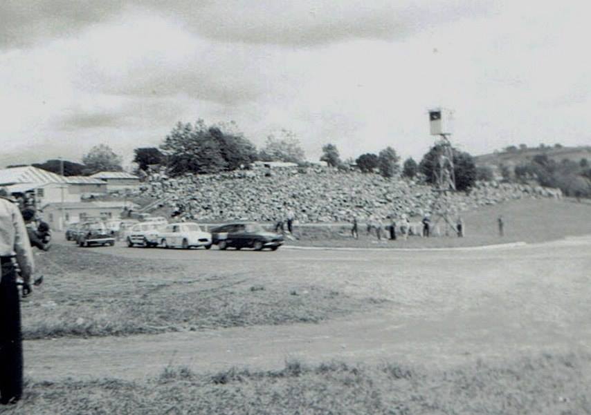 Name:  Anglia's Pukekohe 1966 Fastbacks R Dowding.jpg
Views: 1124
Size:  53.4 KB