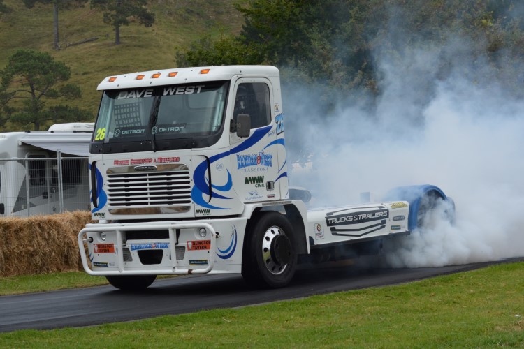 Name:  218_0204_038 Freightliner.JPG
Views: 728
Size:  140.8 KB