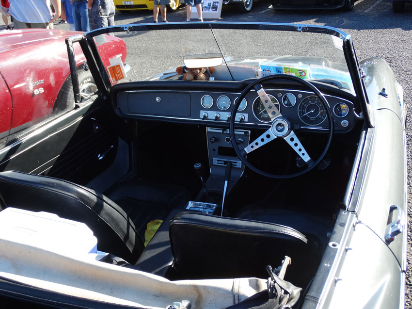 Name:  Fairlady-Dash.jpg
Views: 1284
Size:  133.0 KB