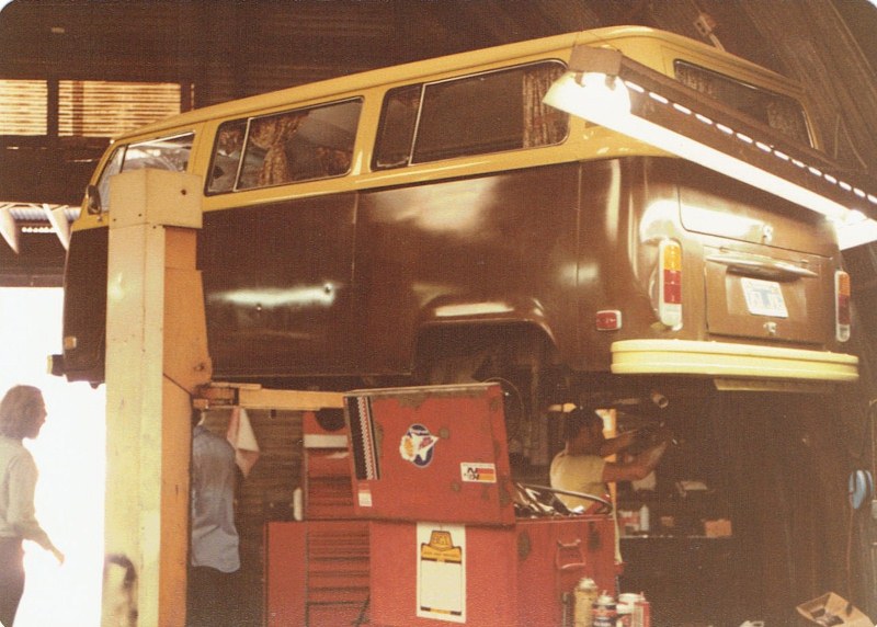Name:  Healey trip 1982 #112 The VW 751 JMG Jim Mann's workshop 06;08;82 CCI18062016_0006 (800x572).jpg
Views: 1015
Size:  131.4 KB