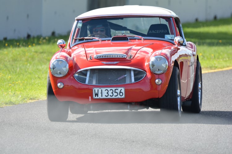 Name:  218_0224_19 Austin Healey.JPG
Views: 610
Size:  135.1 KB