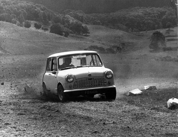 Name:  Roger Dowding My Cars #1, 1966 Austin Mini 850, Woodhill grass sprint 1971 Dennis Green pic v3 C.jpg
Views: 896
Size:  150.3 KB