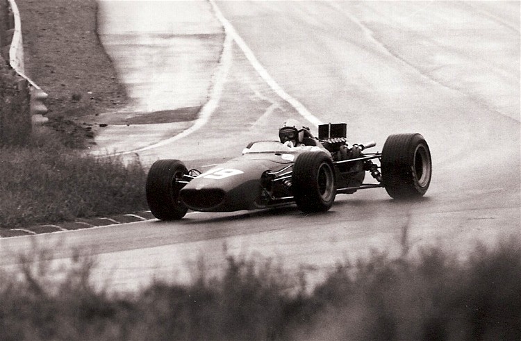 Name:  BRUCE%20McLAREN%203.jpg
Views: 2163
Size:  106.5 KB