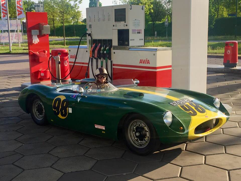 Name:  Bucklers in NZ #136 KA 7377 NZ Chassis 90 ; 1 at a gas station B Jonkers photo .jpg
Views: 1453
Size:  75.4 KB