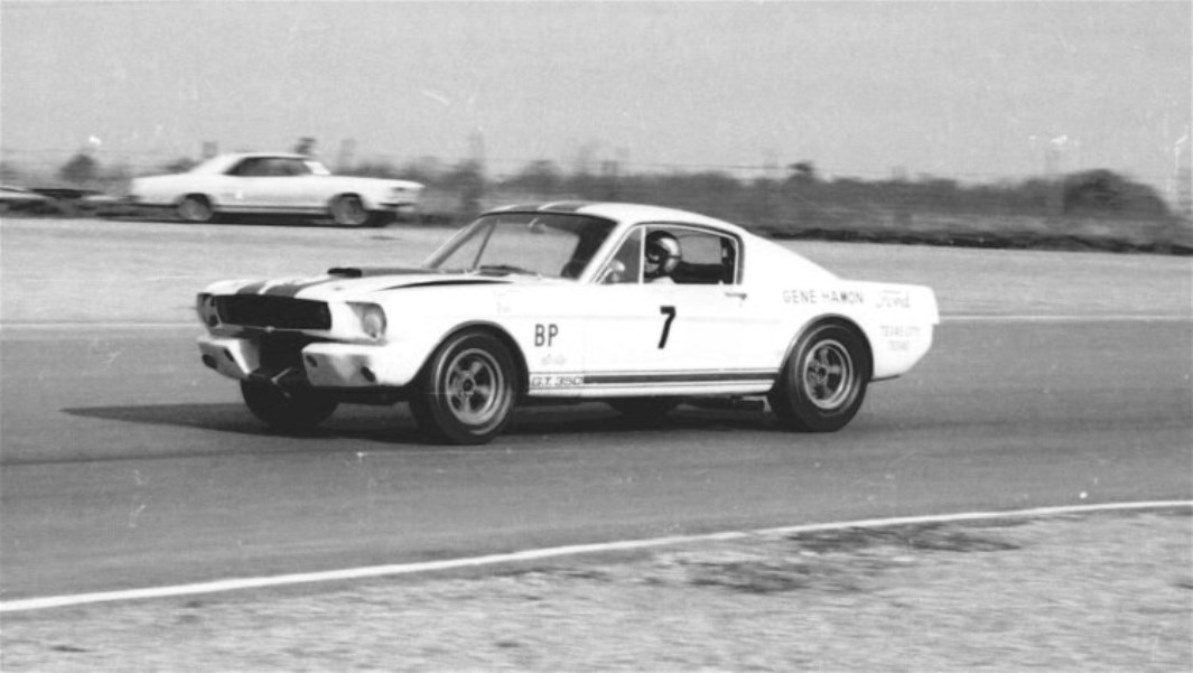 Name:  SHELBY%20GT350%20PEDRO%20RODRIGUEZ%20%20GVR%20FEB%2066.jpg
Views: 1240
Size:  97.3 KB