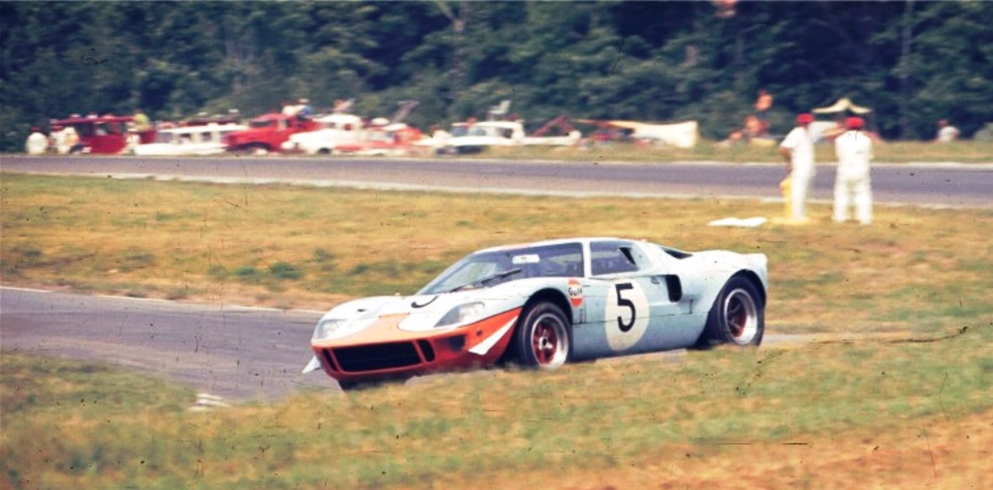 Name:  FORD%20GT-40%20ICKXX-BIANCHI%20p668.jpg
Views: 674
Size:  152.2 KB