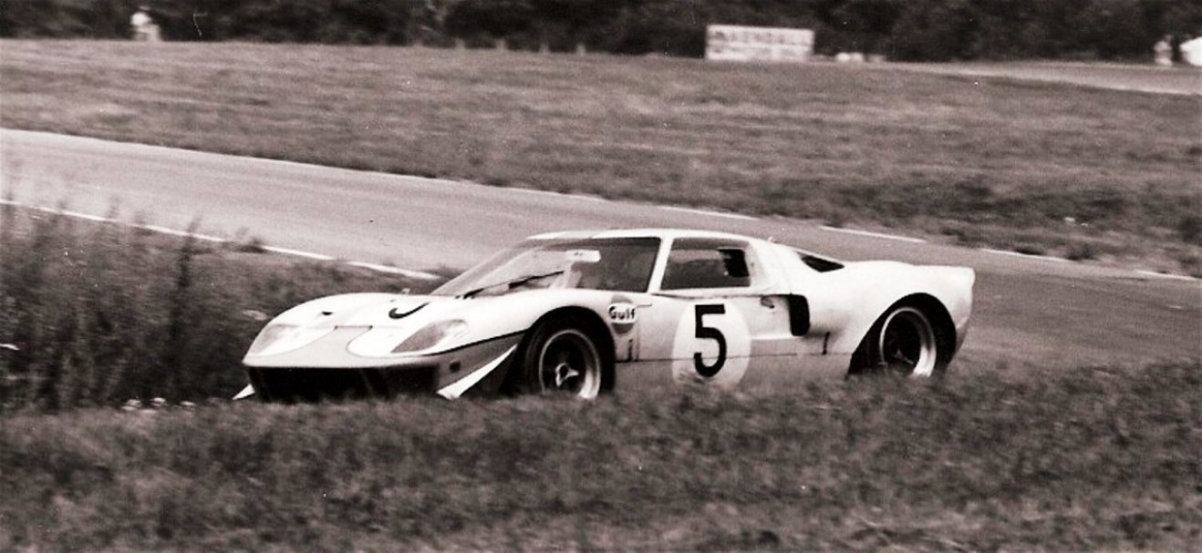 Name:  FORD%20GT-40%20ICKXX-BIANCHI%204.jpg
Views: 898
Size:  153.6 KB