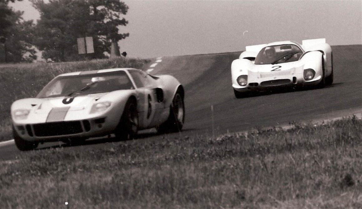 Name:  FORD%20GT-40%20HAWKINS-HOBBS%20p4%20LEADS%20PORSCHE%20908.jpg
Views: 810
Size:  152.1 KB