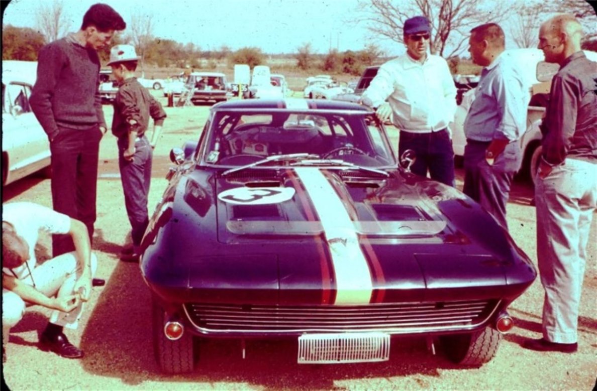 Name:  63%20CORVETTE%203%20APRIL%20DELMO%20JOHNSON%2062%20SEBRING%20CAR.jpg
Views: 1278
Size:  178.1 KB
