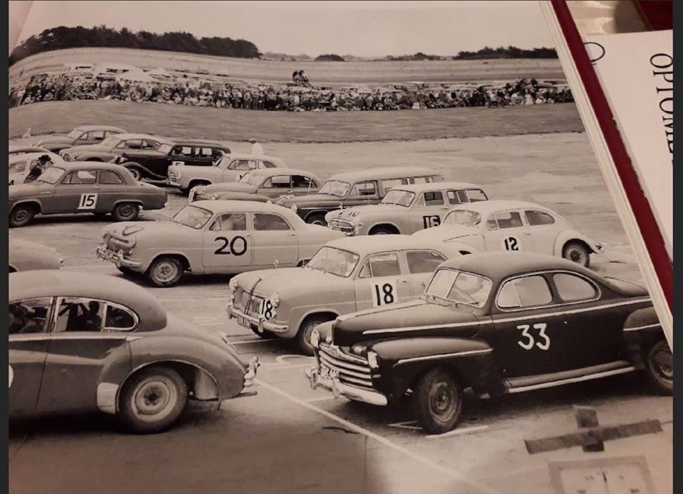 Name:  Motor racing Ohakea #3 1956 Saloon car race the grid S Myhre book .jpg
Views: 1753
Size:  84.8 KB