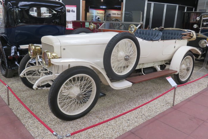 Name:  218_0905_012 Daimler.JPG
Views: 624
Size:  123.5 KB