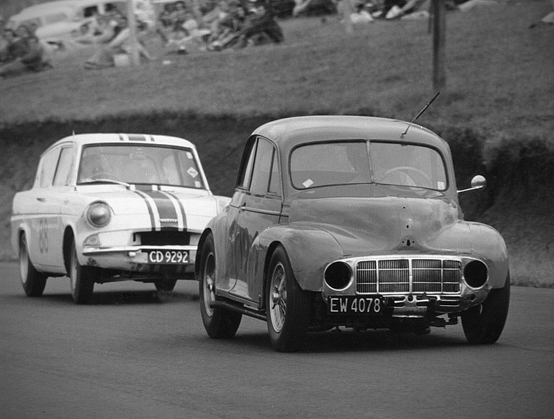 Name:  MR Pix Pukekohe #1  1965 Morrari G Souness Allardette M Hogan J Inwood Nigel Watts archives .jpg
Views: 851
Size:  82.6 KB