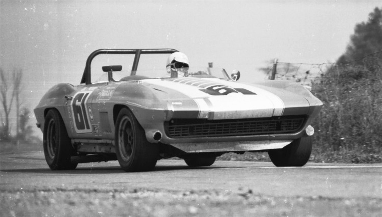 Name:  CORVETTE%20STINGRAYJERRY%20THOMPSON.jpg
Views: 1422
Size:  136.4 KB