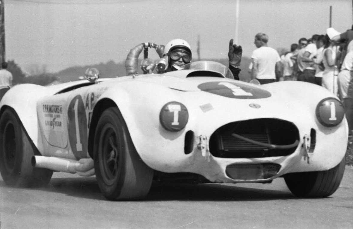 Name:  SHELBY%20COBRA%20427JACK%20HURT1.jpg
Views: 1473
Size:  118.4 KB