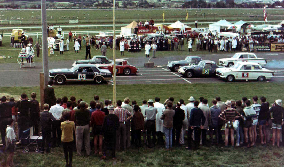 Name:  Motor Racing Pukekohe #112 1965 Gold Leaf 3 hour race Start Peter Bruin R cammick .jpg
Views: 1041
Size:  181.4 KB