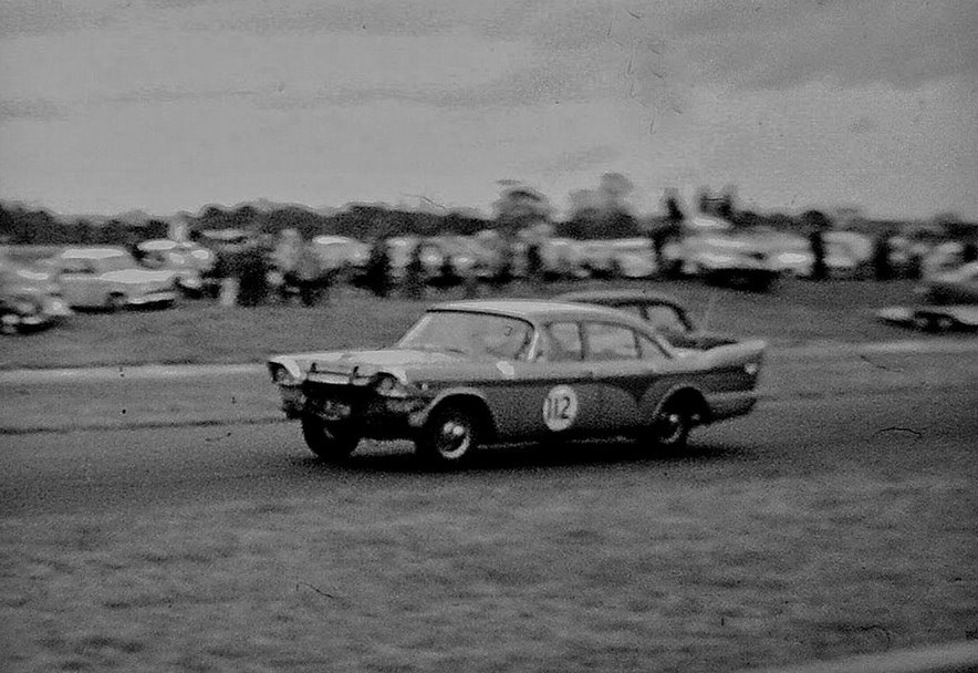 Name:  De Soto C Lumsden #4 1964 Pukekohe racing Bob Homewood .jpg
Views: 805
Size:  157.2 KB