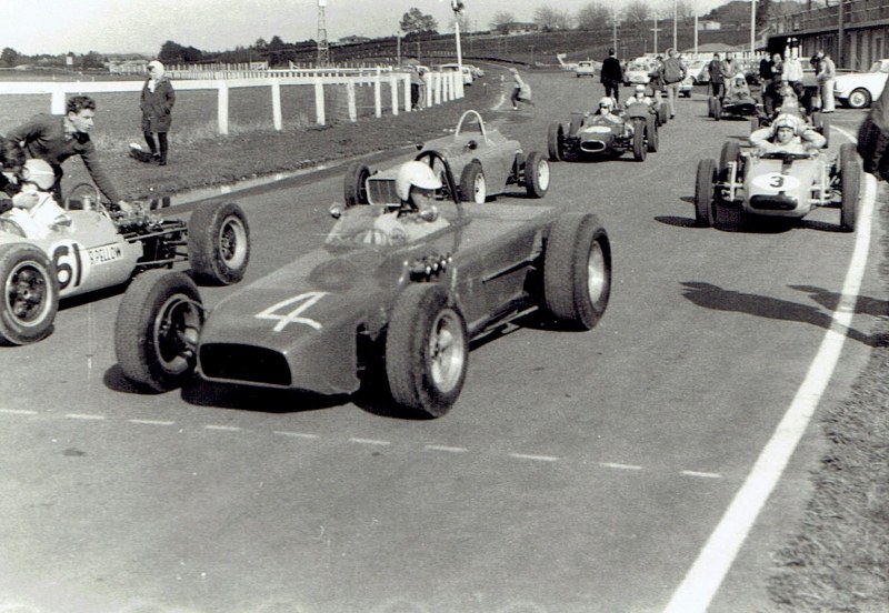Name:  Pukekohe Club circuit meeting 67-68  #3, single seater dummy grid   CCI30082015 (3) (800x552).jpg
Views: 987
Size:  144.4 KB