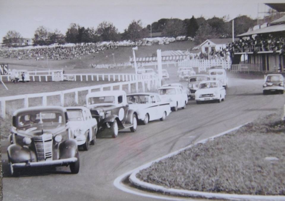 Name:  Pukekohe 1964 #14 Allcomer field 1964 Allan Dick archives .jpg
Views: 1744
Size:  67.2 KB