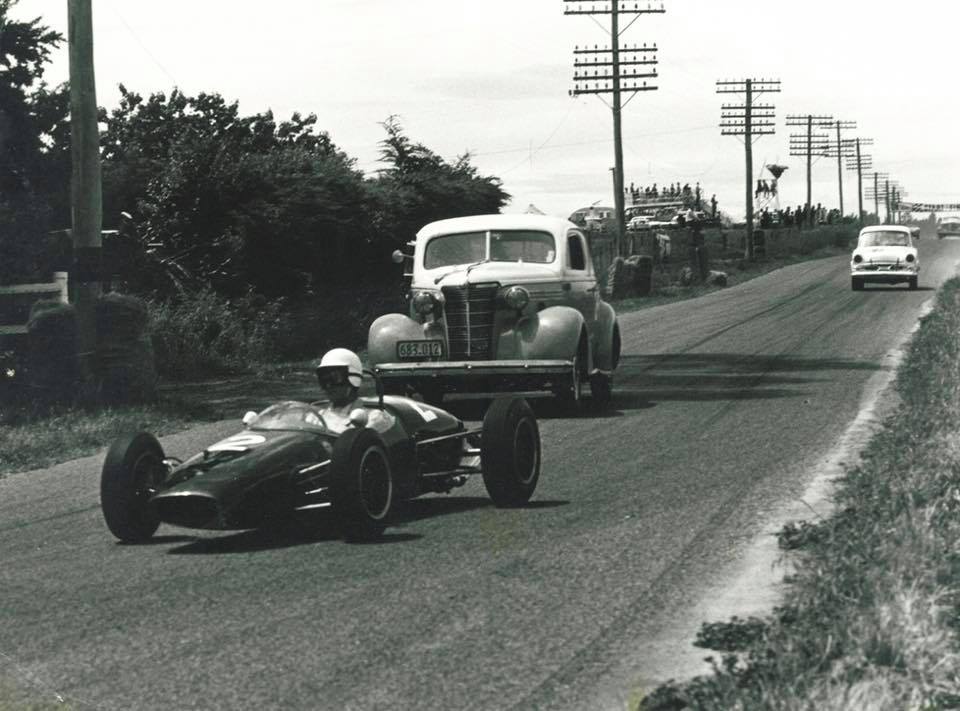 Name:  Motor Racing Renwick #16 1963 practice A Buchanan Brabham P Gillem Chev Marwood Humber ..jpg
Views: 1359
Size:  81.7 KB
