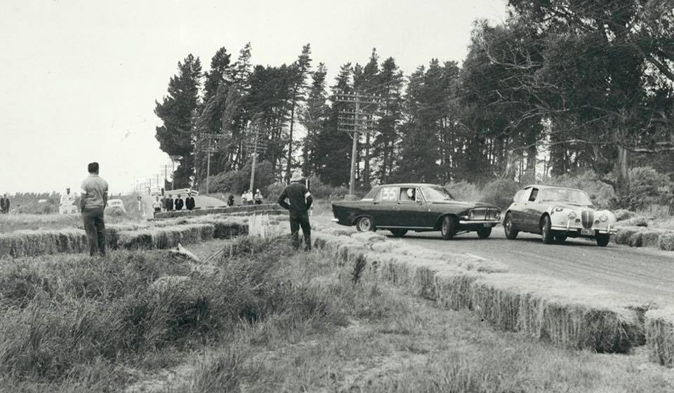 Name:  Motor Racing Renwick #21 1963 Ernie Sprague Zephyr Ray Archibald Jaguar Marlborough CC archives.jpg
Views: 1291
Size:  89.3 KB
