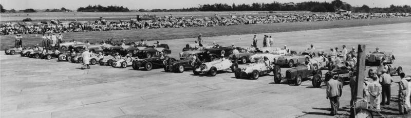 Name:  Motor Racing Ohakea #8 1955 Sports and Specials Trophy Race Start .Jim Bennett archives .jpg
Views: 4568
Size:  35.2 KB