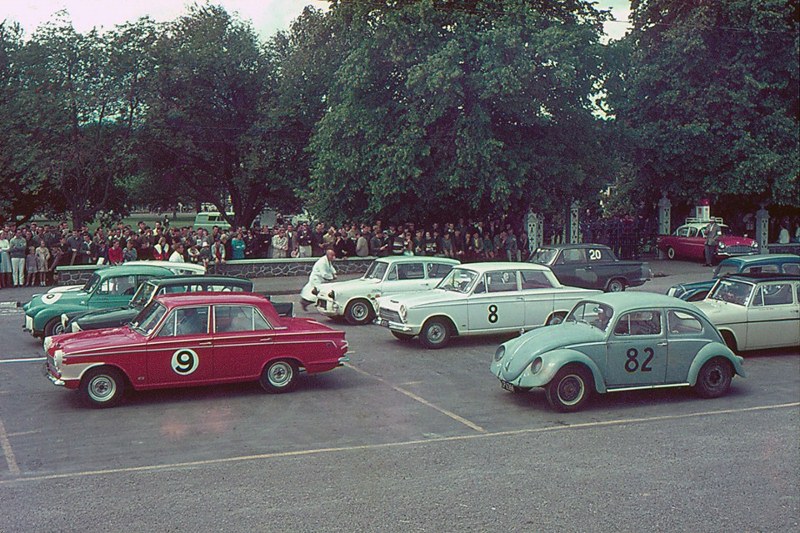 Name:  Motor Racing Waimate #22 B 1965 Saloon car field the rest K Brown Ford 10 spl Kelvin Brown  (800.jpg
Views: 2196
Size:  177.6 KB