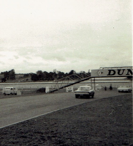 Name:  Motor Racing Pukekohe #37 1968 Chev and Victor the loop fr Roger Dowding .jpg
Views: 1018
Size:  70.3 KB