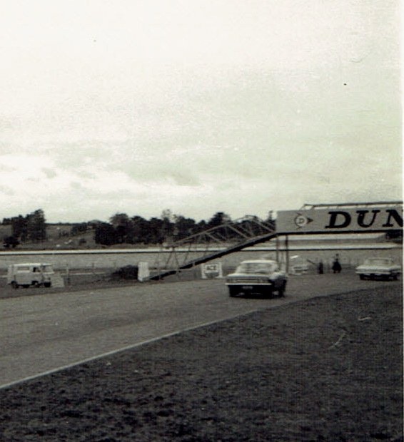 Name:  Motor Racing Pukekohe #37 1968 Chev and Victor the loop fr Roger Dowding .jpg
Views: 1383
Size:  70.3 KB