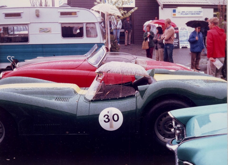 Name:  Motor Racing South Island #164 Queenstown Sprints 1986 Jags - nose of Pontiac Annie Swain archiv.jpg
Views: 1871
Size:  129.9 KB