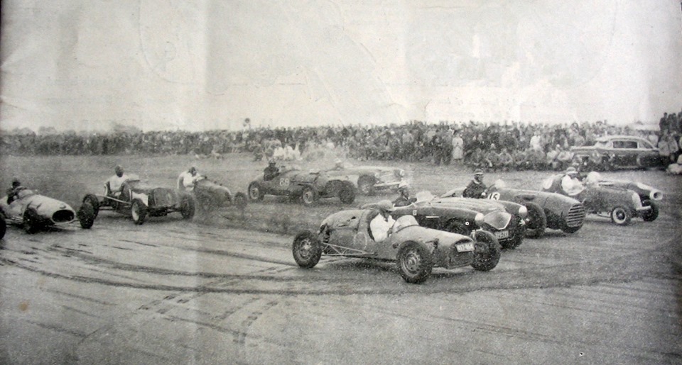 Name:  Cars Haig #4 NZ Championship Beach Race 1956, Karaki, Pines Beach. Driver Vic Blackburn. John Mc.jpg
Views: 2085
Size:  135.5 KB