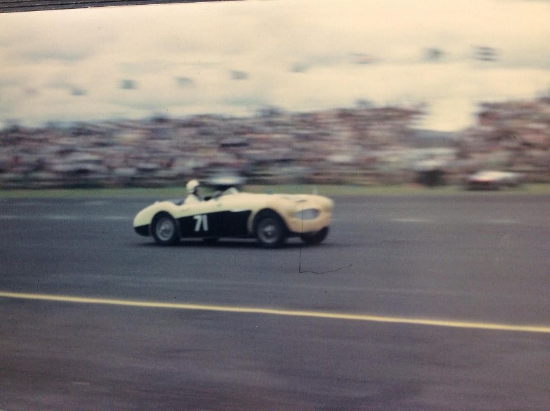 Name:  AH 3000 #243 Ruddspeed Race #71 Ardmore 1962 P McLoughlin Myles Hicks  (800x598).jpg
Views: 2038
Size:  94.3 KB