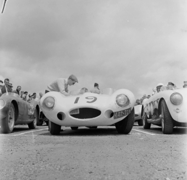 Name:  AH 100S #988 AHS3908 with Jaguar D type and a Mistral ! 1958 ! Jus Jusl -gil- VRR archives .jpg
Views: 480
Size:  54.1 KB