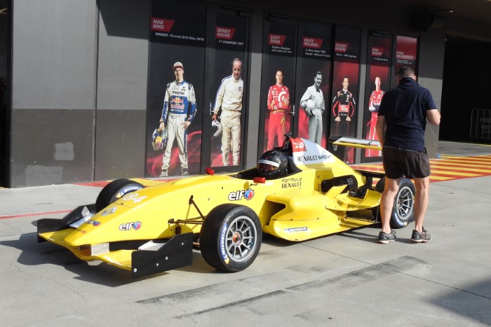 Name:  220_0126_004 Renault.JPG
Views: 804
Size:  100.5 KB