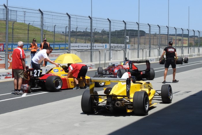 Name:  220_0126_075 Renault.JPG
Views: 701
Size:  109.1 KB