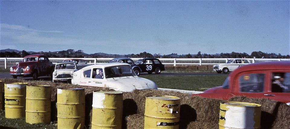 Name:  Pukekohe 1966 #642 May 1966 Humber Jag T Boyle Anglia Radisich V8 Riley Milan Fistonic .jpg
Views: 627
Size:  71.5 KB