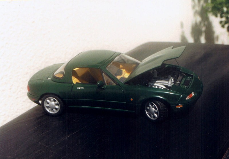 Name:  MX5 #213 1;18 1991 Kyosho V-Special Bonnet up CCI04042020_0014 (800x556).jpg
Views: 718
Size:  92.1 KB