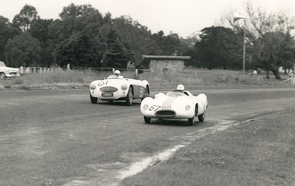 Name:  AH 100S #115 AHS 3906 #61 undercut by Bill Paterson Cooper T39 Albert Park 1958 Tony Parkinson .jpg
Views: 1209
Size:  80.6 KB