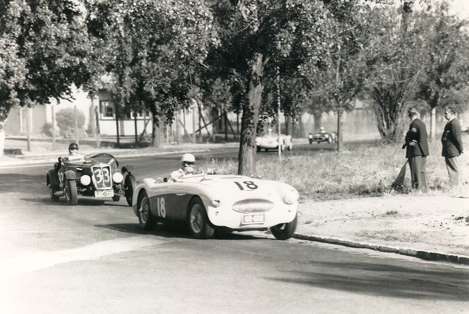 Name:  AH 100S #116 AHS 3908 Ross Jensen #18 Albert Park 1956 Tony Parkinson .jpg
Views: 884
Size:  123.9 KB