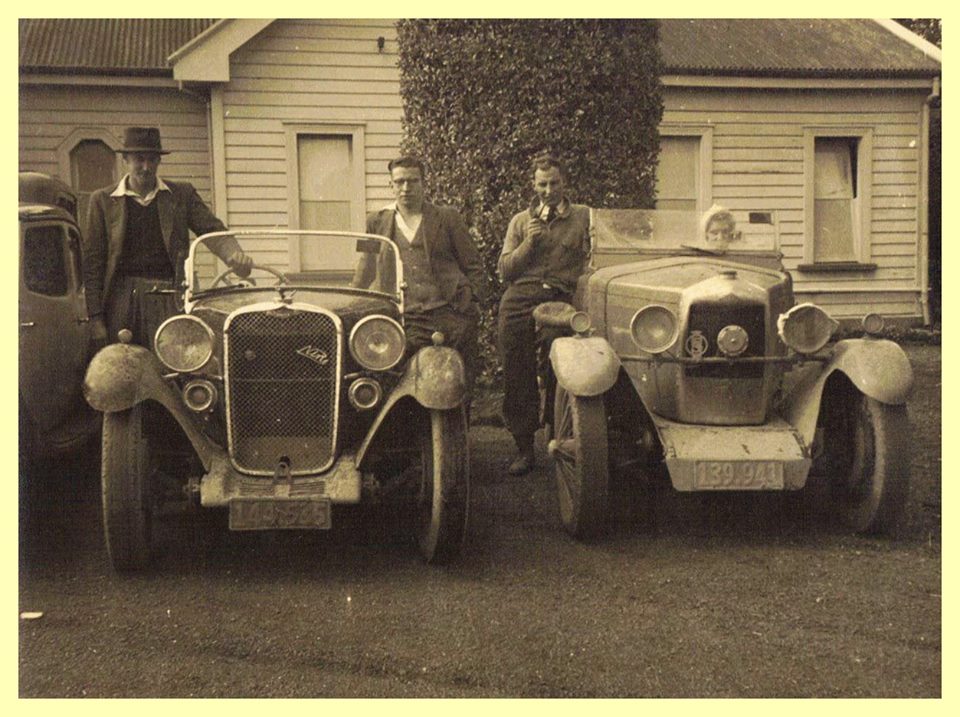 Name:  NSCC #11 Early years Trial 1949 Helensville Ken Hemus Singer L Ed Dowding Riley R -Ed Dowding ph.jpg
Views: 950
Size:  133.3 KB