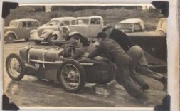 Name:  NSCC #446 Orewa Beach July 1946 George Sellars S-C Austin 7 push start Duncan Fox  (800x598) (3).jpg
Views: 768
Size:  43.1 KB