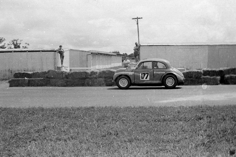 Name:  Pukekohe 1966 #21 Feb 66 Garth Souness Morrari stack pipes stables cnr Rex Rattenbury .jpg
Views: 2058
Size:  110.4 KB