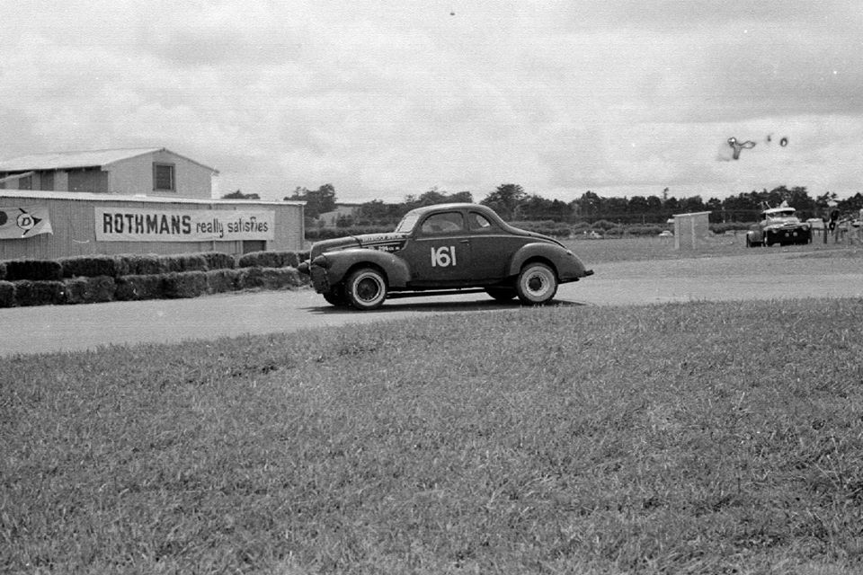 Name:  Pukekohe 1966 #22 Feb 66 Robin Tanner Ford V8 stables cnr Rex Rattenbury .jpg
Views: 2621
Size:  121.0 KB