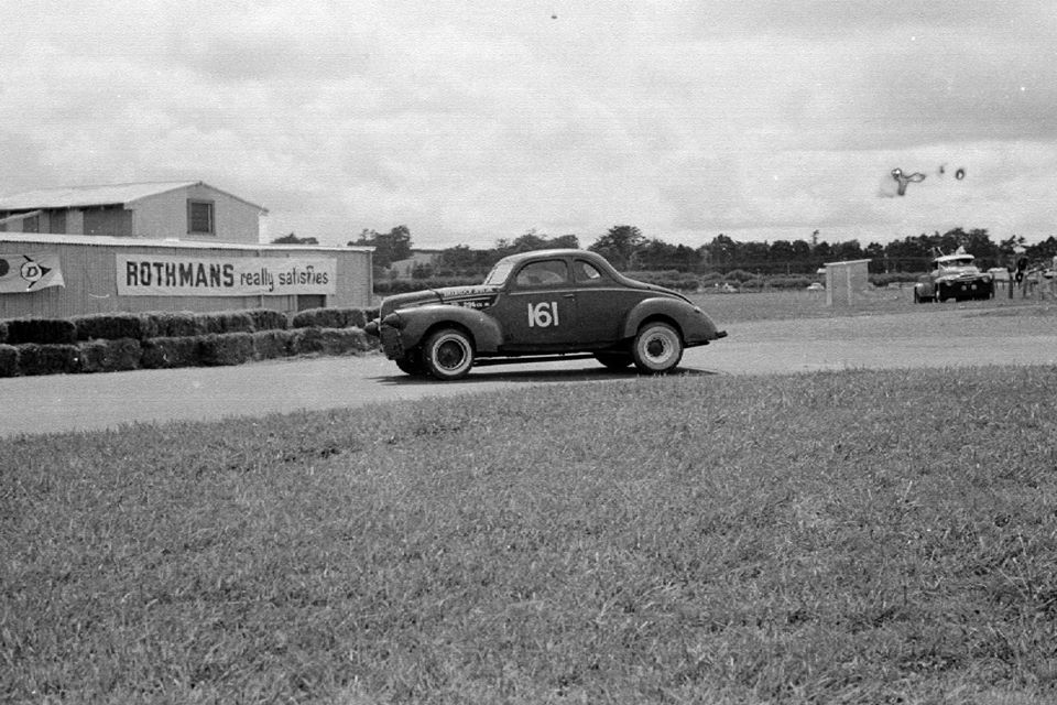 Name:  Pukekohe 1966 #22 Feb 66 Robin Tanner Ford V8 stables cnr Rex Rattenbury .jpg
Views: 1973
Size:  121.0 KB