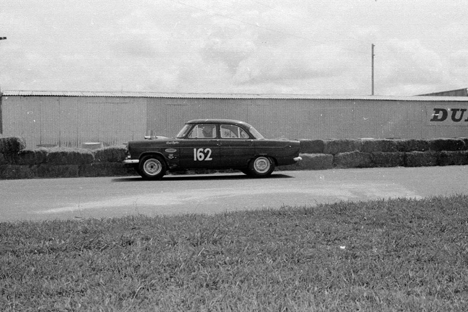 Name:  Pukekohe 1966 #23 Feb 66 Zephyr Corvette stack pipes stables cnr Rex Rattenbury .jpg
Views: 2257
Size:  115.4 KB