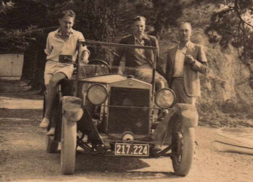 Name:  Family #299 Ed and Mates 1941 Russell Fiat 509 Ed Dowding .jpg
Views: 443
Size:  161.2 KB