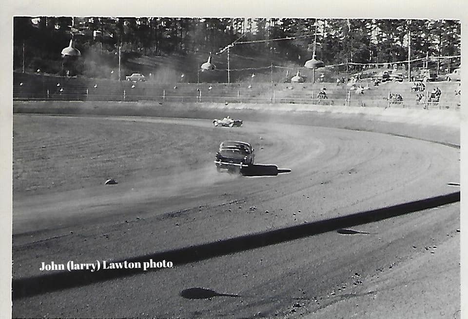 Name:  NSCC #326 1965 8 May Roger Smith in the Daimler Dart chasing Jamie Aislebie J L Lawton .jpg
Views: 938
Size:  78.0 KB
