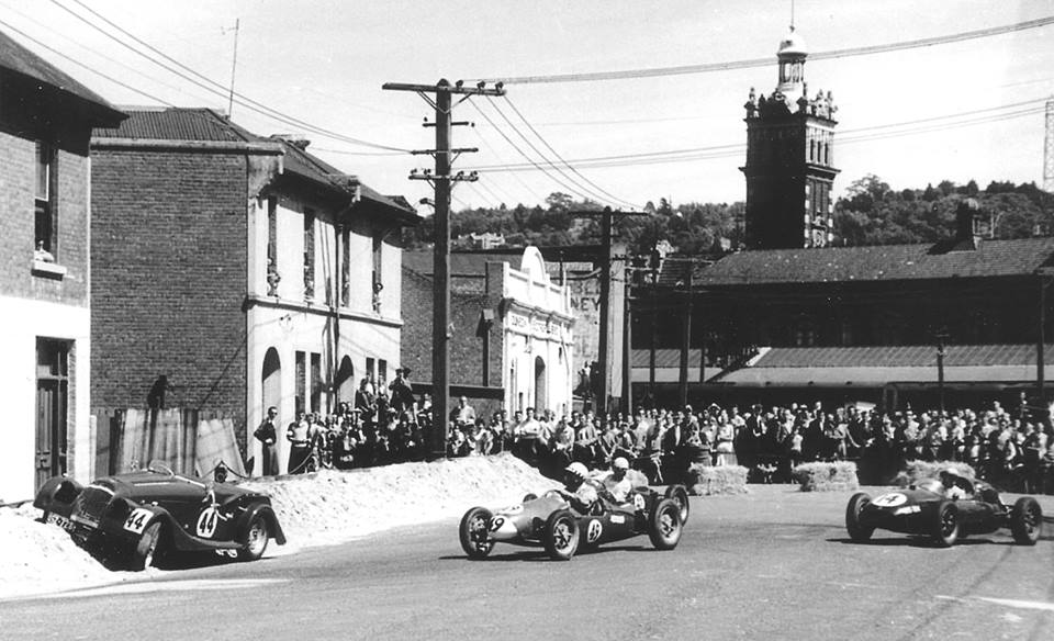 Name:  Dunedin 1958 #6 Sports Car Races Morgan in bank and sungle seaters Jim Bennett .jpg
Views: 2351
Size:  97.3 KB