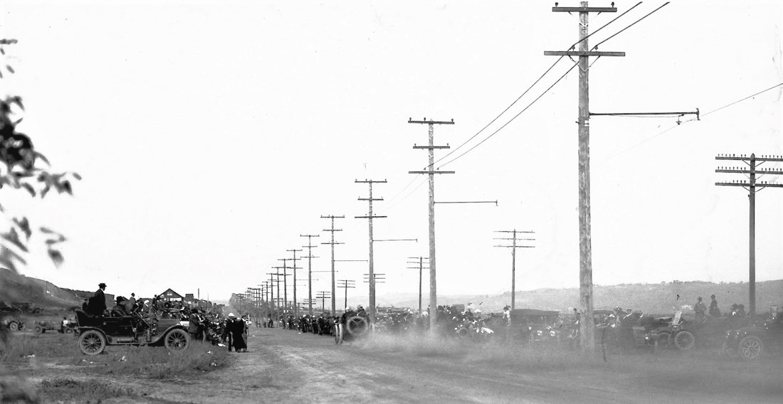 Name:  1915. Onto the long straight on Rosecrans St..jpg
Views: 1335
Size:  123.3 KB